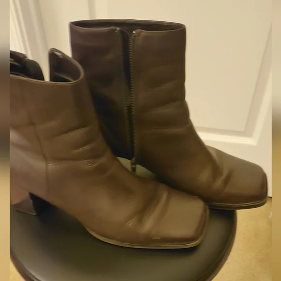 Chocolate brown boot (W) roomy 9.5 - Picture 2 of 11